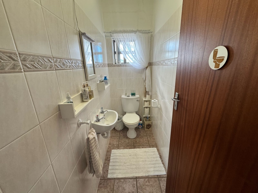 5 Bedroom Property for Sale in Stilbaai Wes Western Cape